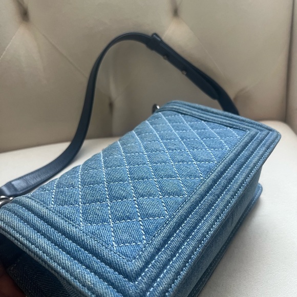 CHANEL Blue Denim Boy Flap Bag Meduim size - Picture 4 of 10